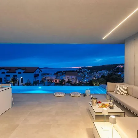 ヴィラ Infinity With Infinity Pool, Sea View *