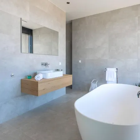 Infinity With Infinity Pool, Sea View