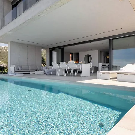 Infinity With Infinity Pool, Sea View ヴィラ フヴァル