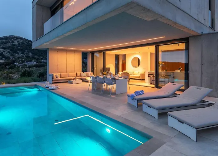 Infinity With Infinity Pool, Sea View *