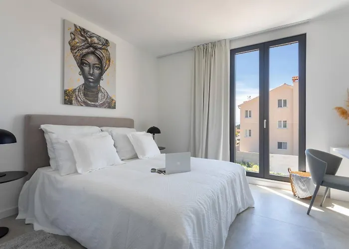 Infinity With Infinity Pool, Sea View 흐바르