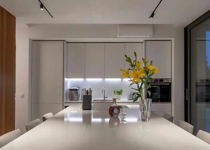 Infinity With Infinity Pool, Sea View * 흐바르