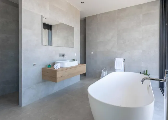 Infinity With Infinity Pool, Sea View 빌라 *