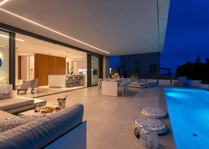 Infinity With Infinity Pool, Sea View