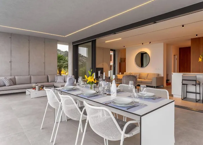 Infinity With Infinity Pool, Sea View * 흐바르