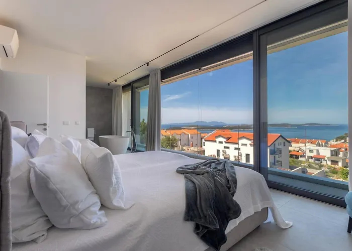 Infinity With Infinity Pool, Sea View 흐바르