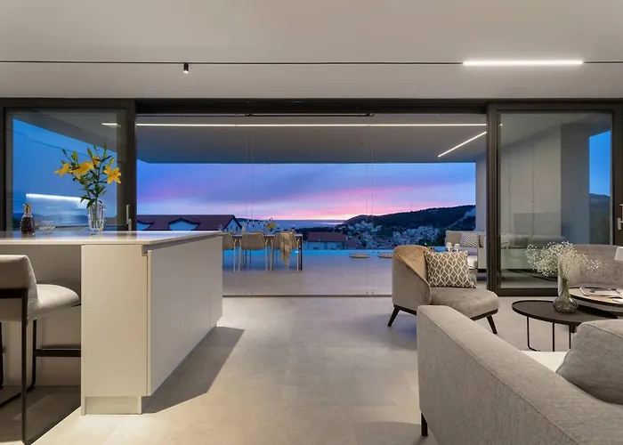 Infinity With Infinity Pool, Sea View * 흐바르