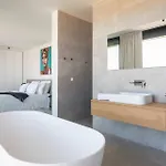 Infinity With Infinity Pool, Sea View フヴァル