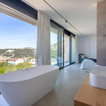 Infinity With Infinity Pool, Sea View فيلة