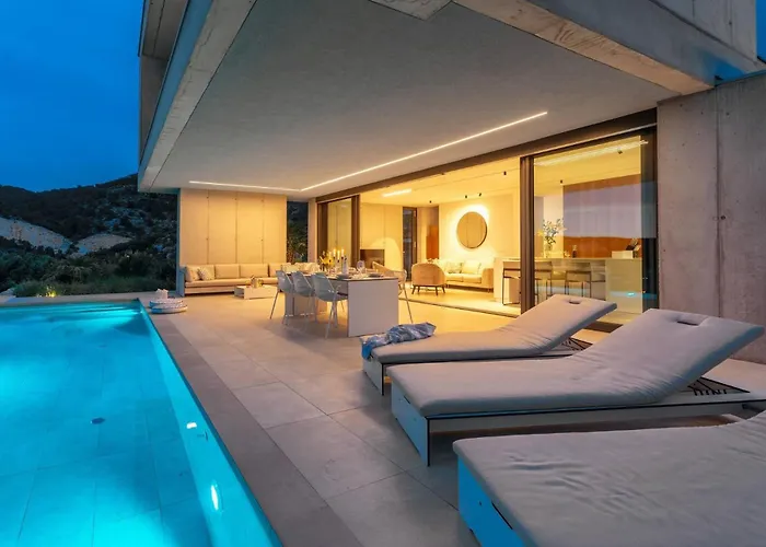 Infinity With Infinity Pool, Sea View *